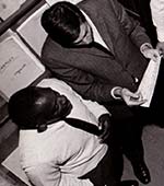 Jean-Christian Michel avec Kenny Clarke, célèbre drummer et concertiste noir américain.